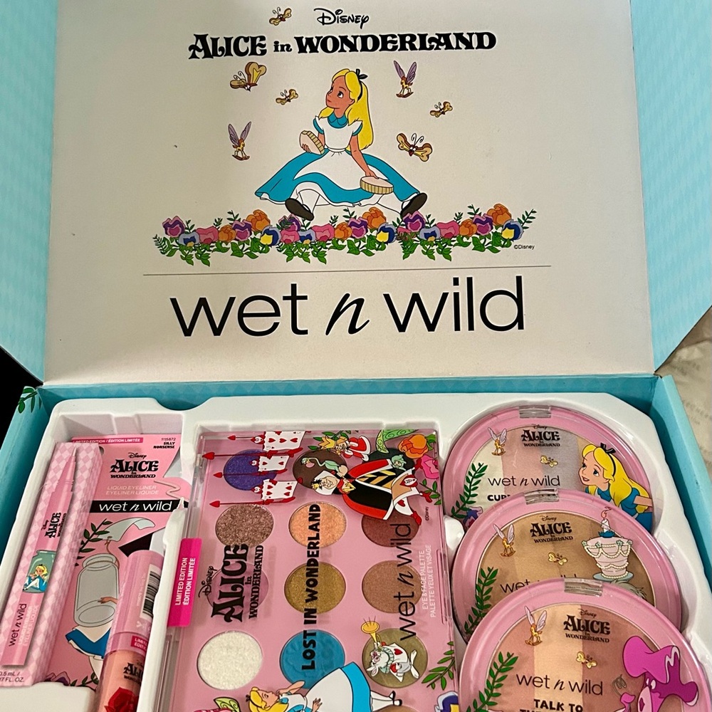 Wet n Wild Disney Alice in Wonderland Palette - Picture 3 of 3